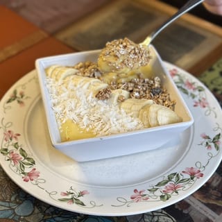 Tropical Smoothie Bowl